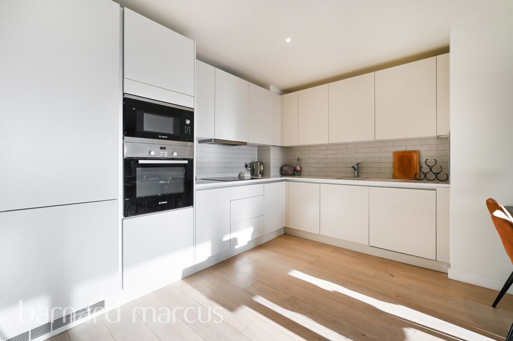 Property photo 3 of 10 Kitchen