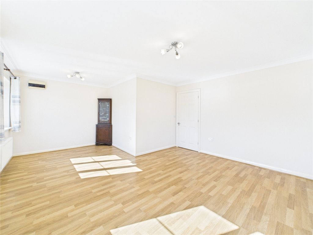 Property photo 3 of 8 Picture No. 09