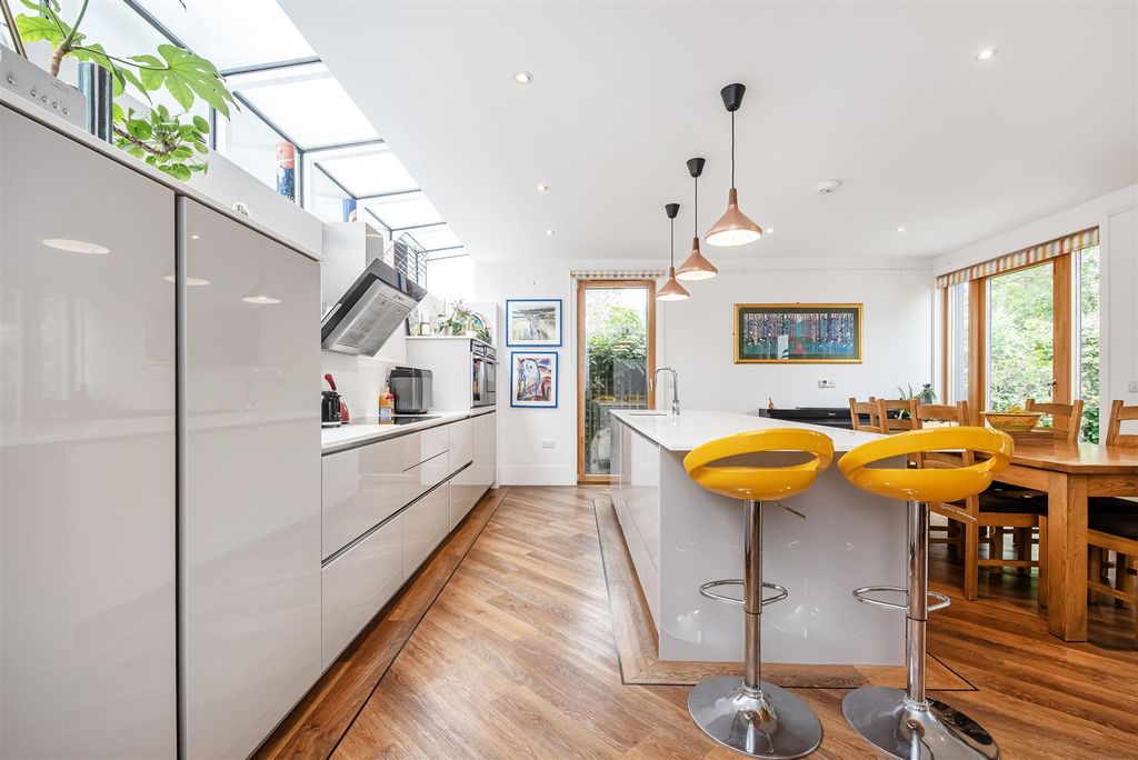Property photo 2 of 32 Helliwell &amp; Co.