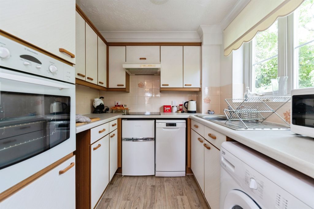 Property photo 2 of 16