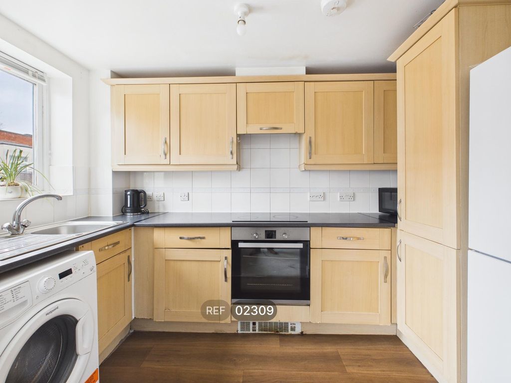Property photo 2 of 13 Kitchen