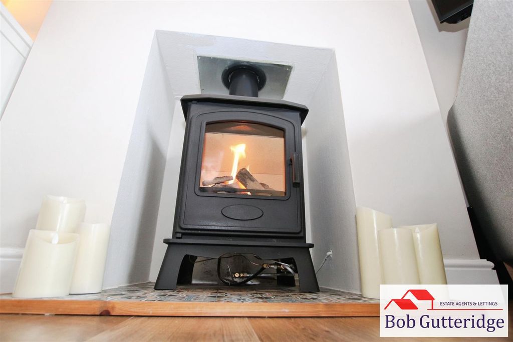 Property photo 3 of 31 Lounge