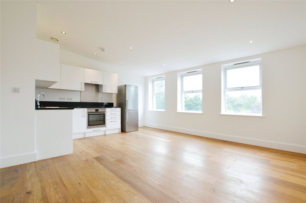 Property photo 1 of 11 Living Room