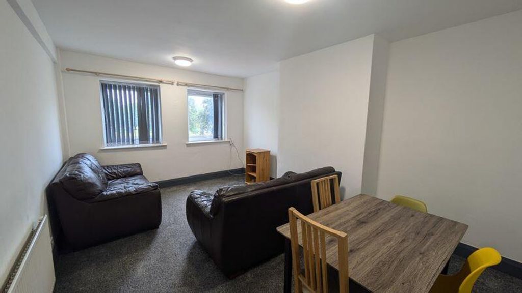 Property photo 3 of 8 A Bright And Spacious Living Room, Perfect For Soc...