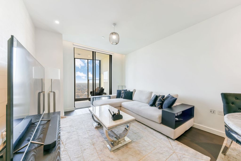 Property photo 3 of 12