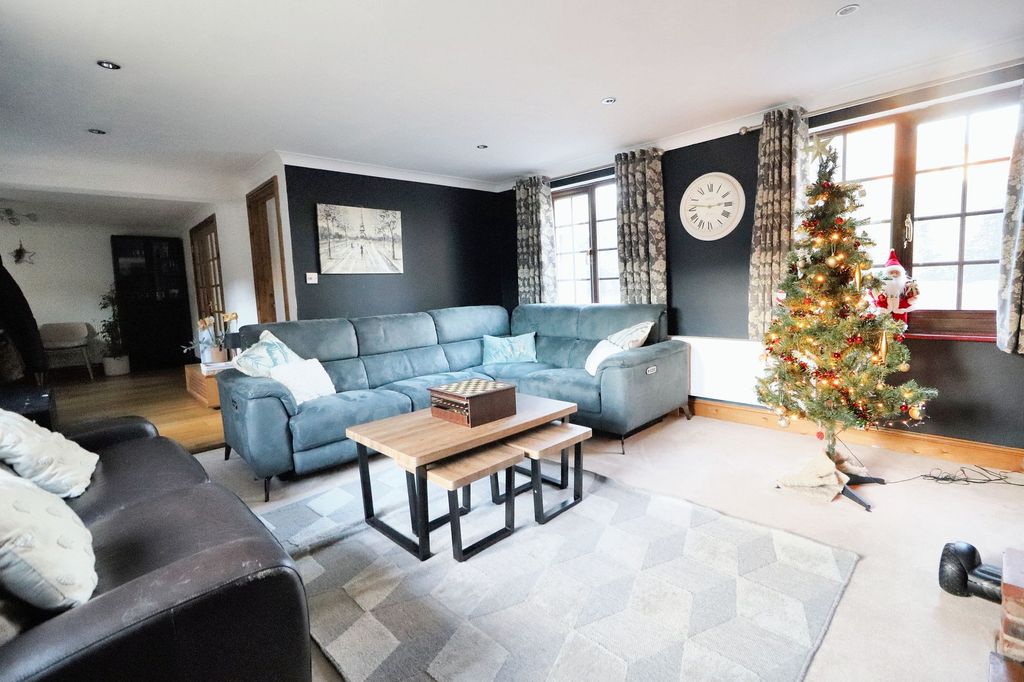 Property photo 3 of 23