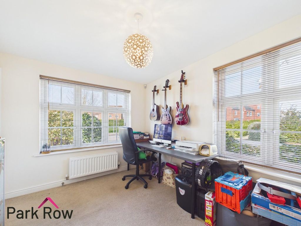 Property photo 3 of 29 Office/Snug