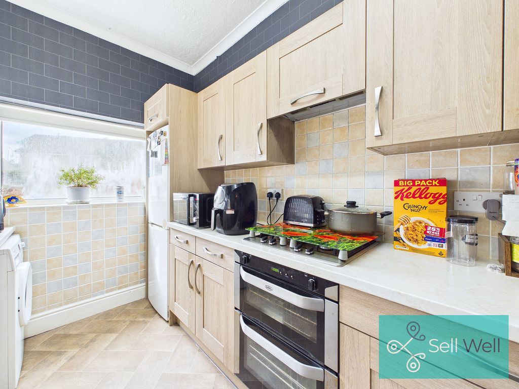 Property photo 2 of 19 Kitchen