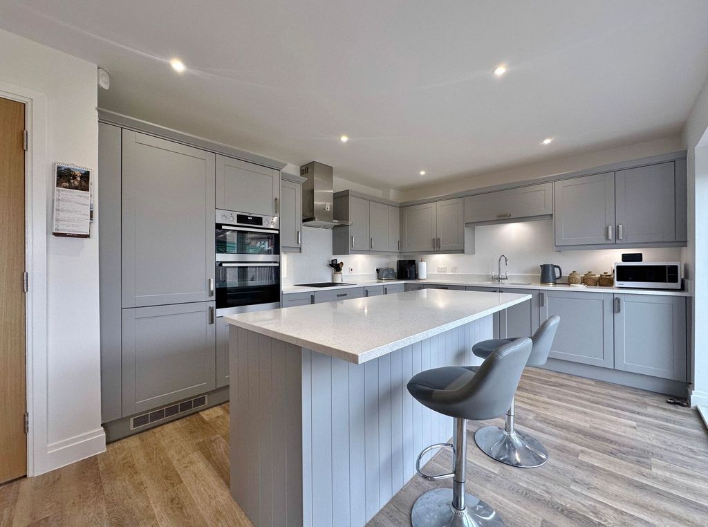 Property photo 2 of 28 Photo 9