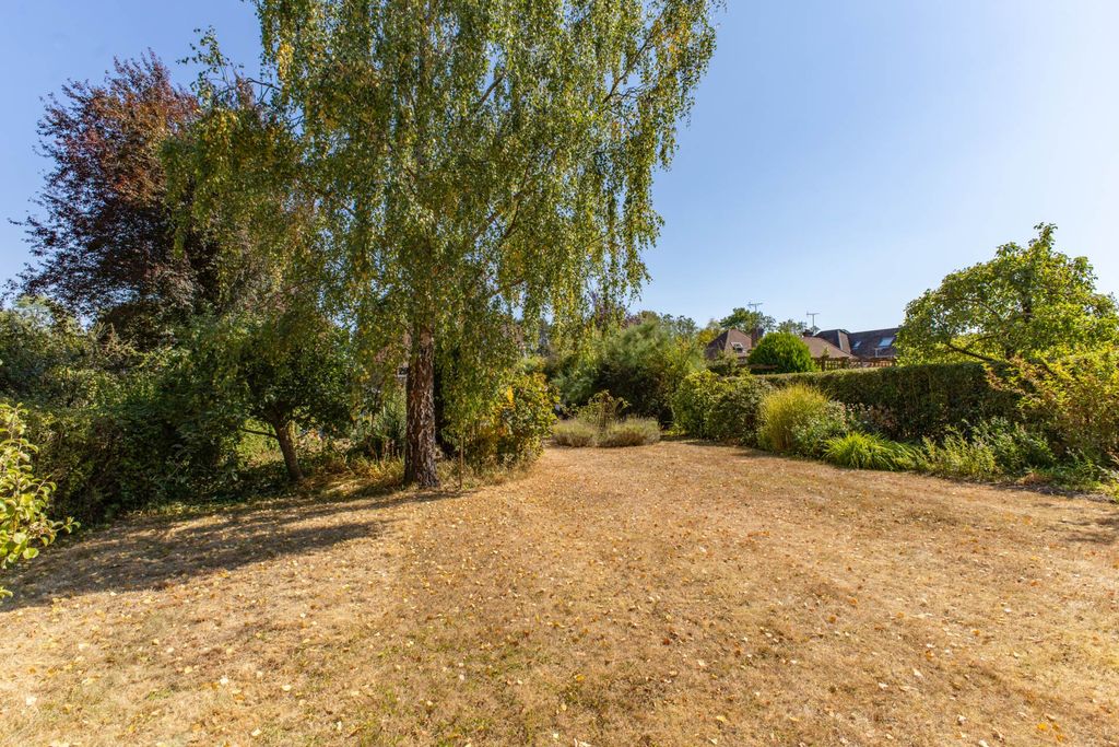 Property photo 2 of 31