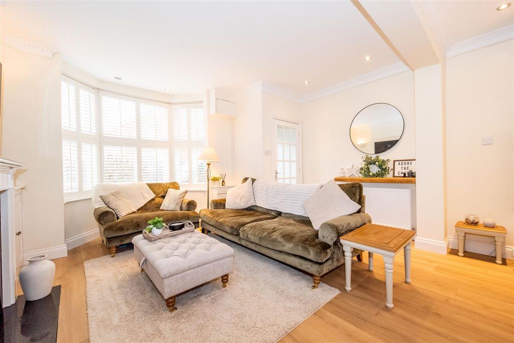 Property photo 2 of 23