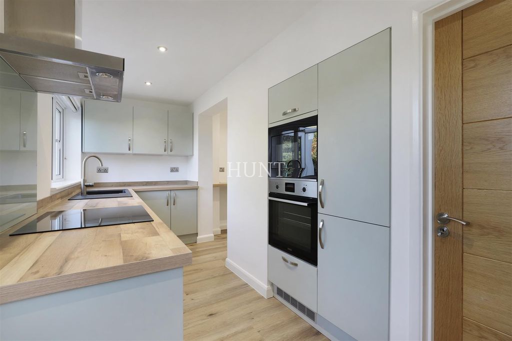 Property photo 2 of 27