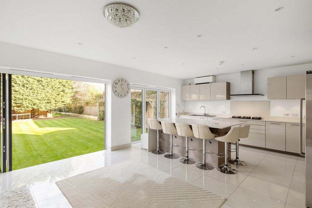 Property photo 2 of 23