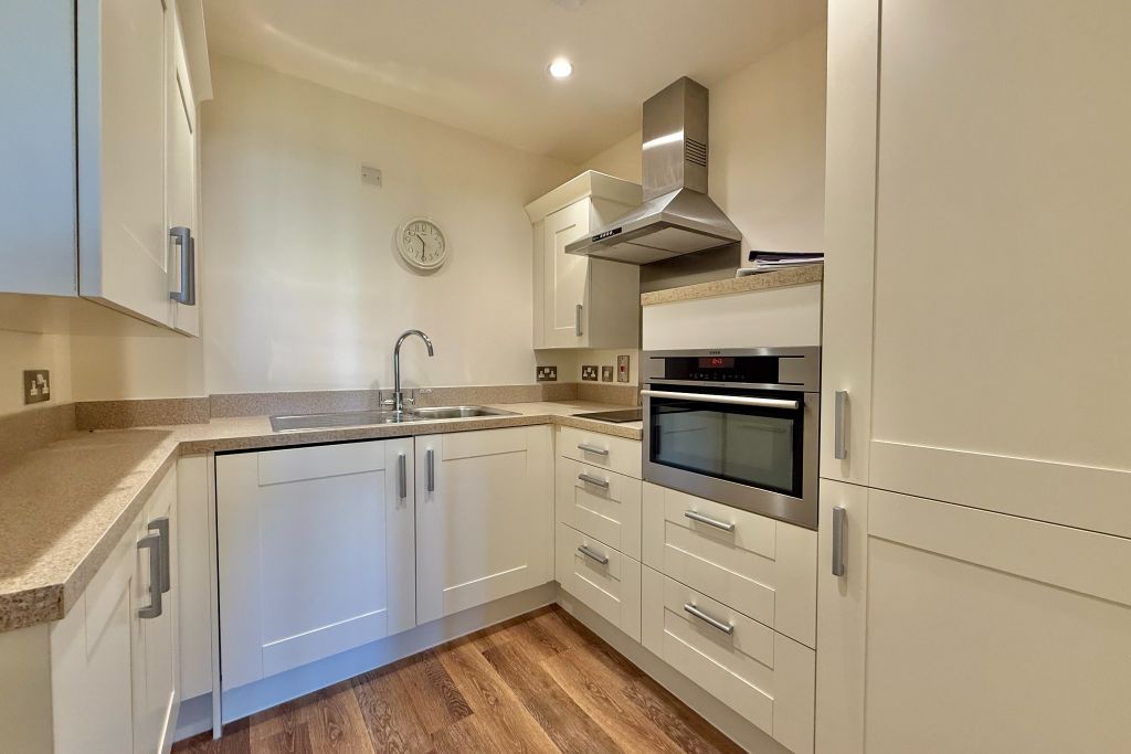 Property photo 3 of 14 Kitchen