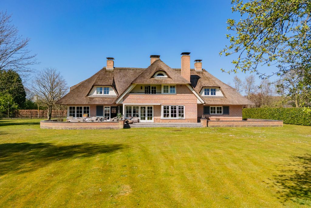 Property photo 2 of 80