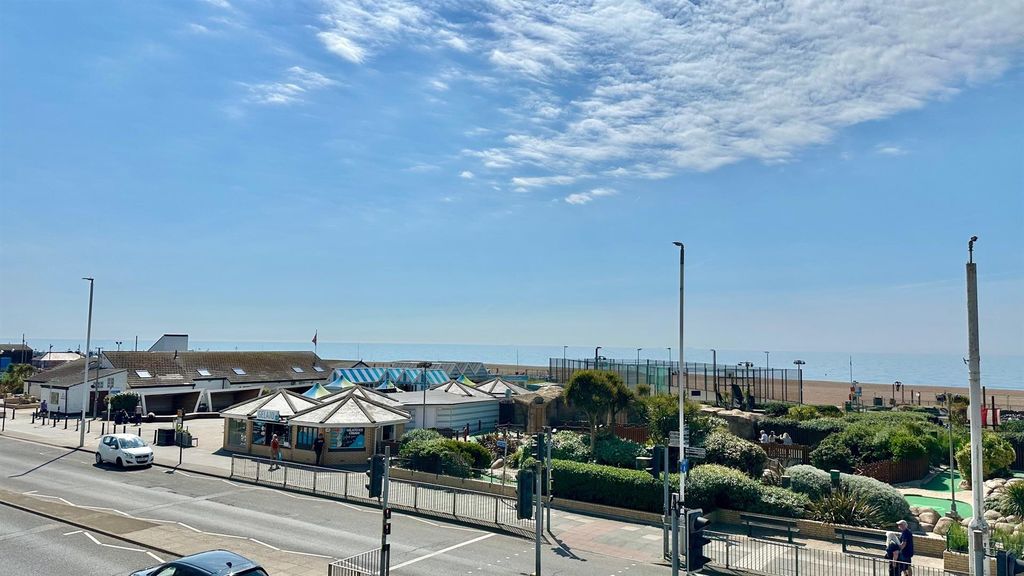 Property photo 2 of 26