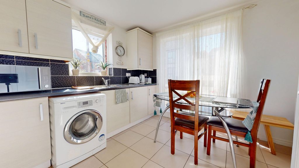 Property photo 2 of 24 4509902