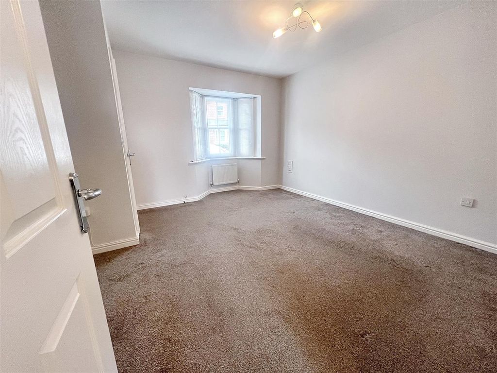 Property photo 2 of 13 Lounge