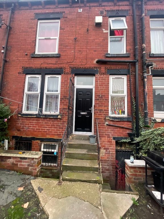 Property photo 1 of 7 Front