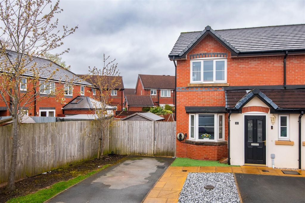 Property photo 1 of 17 Front External