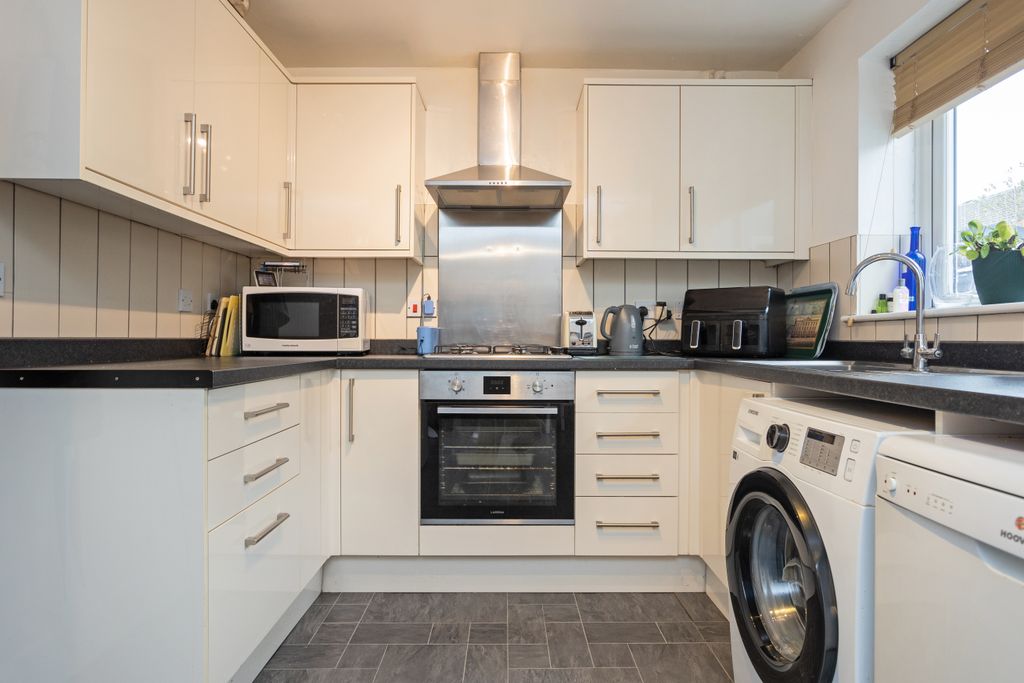 Property photo 3 of 17 16 Beech Tree Rd - 015