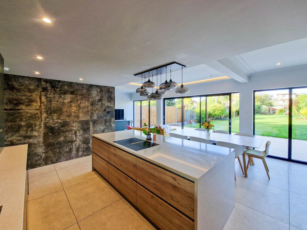 Property photo 2 of 28 Kitchen