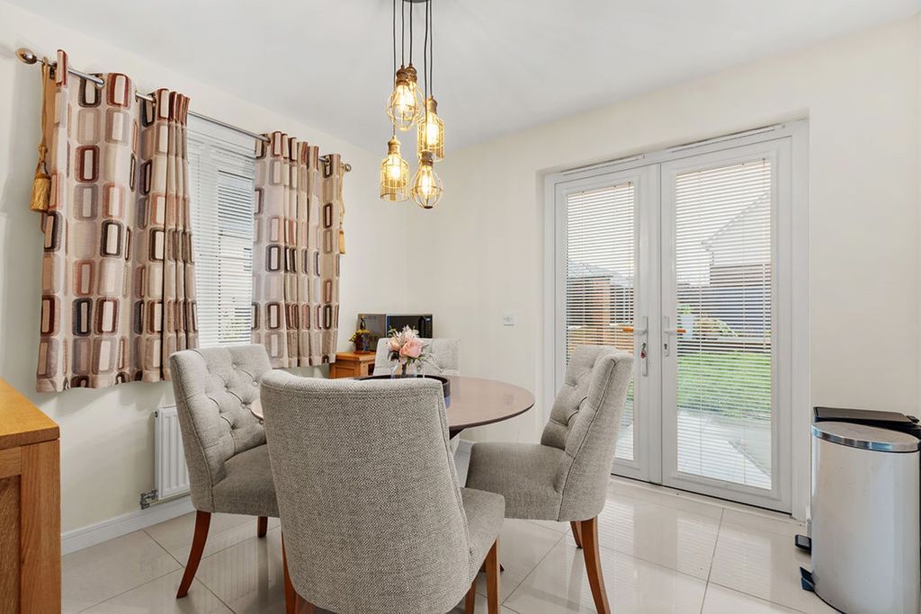 Property photo 2 of 27