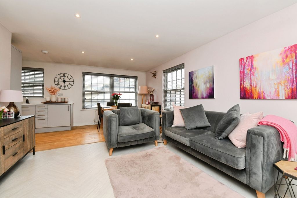 Property photo 2 of 15 Pbox-Img.Jpg