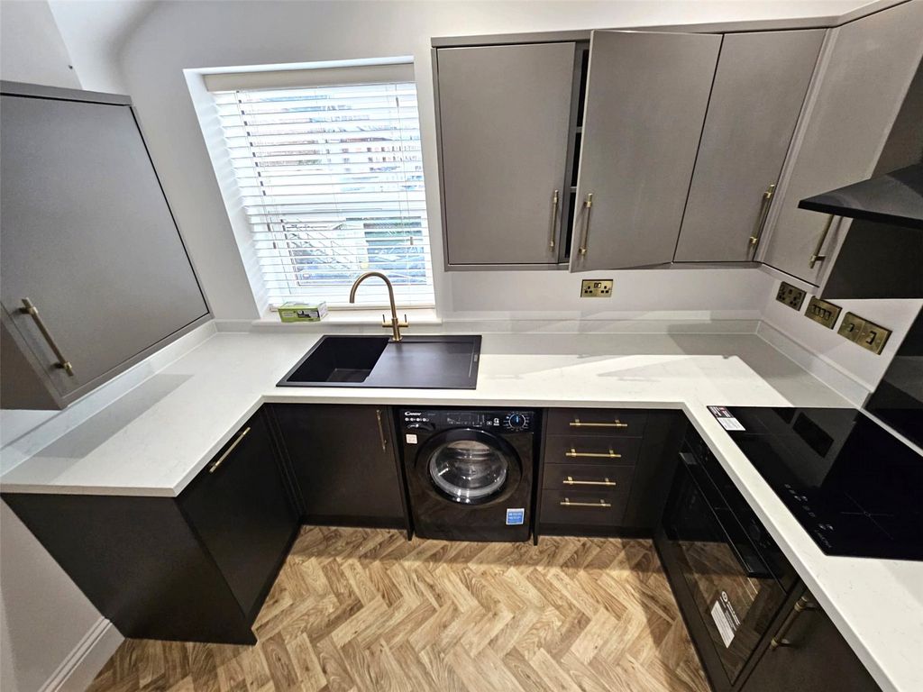 Property photo 2 of 8 Picture No. 13