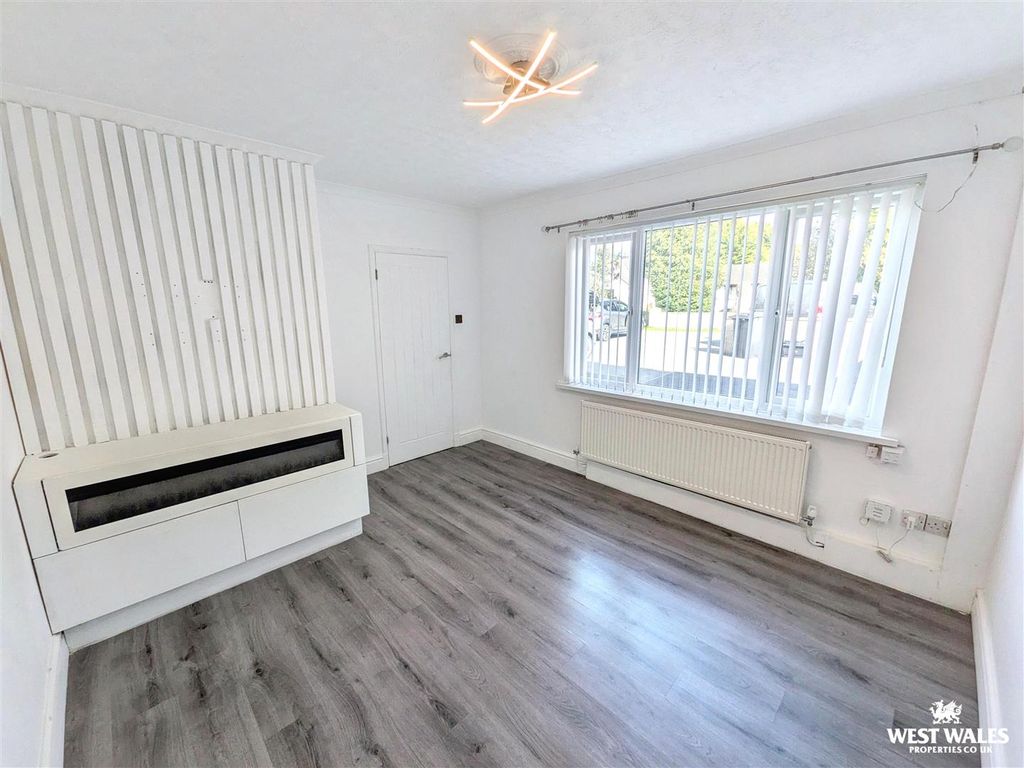 Property photo 3 of 26 23066.Jpg