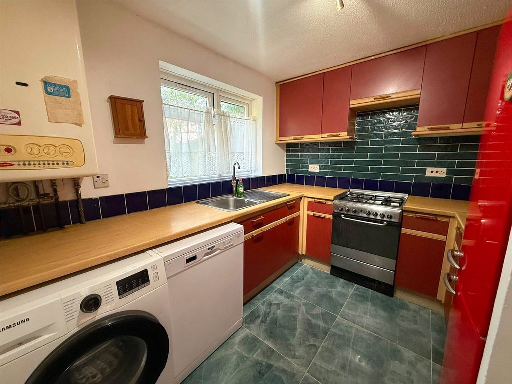 Property photo 2 of 9 Kitchen