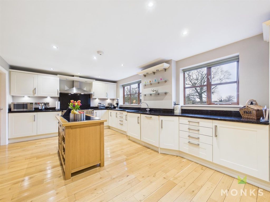 Property photo 3 of 27 Cam01348G0-Pr0779-Still012.Jpg