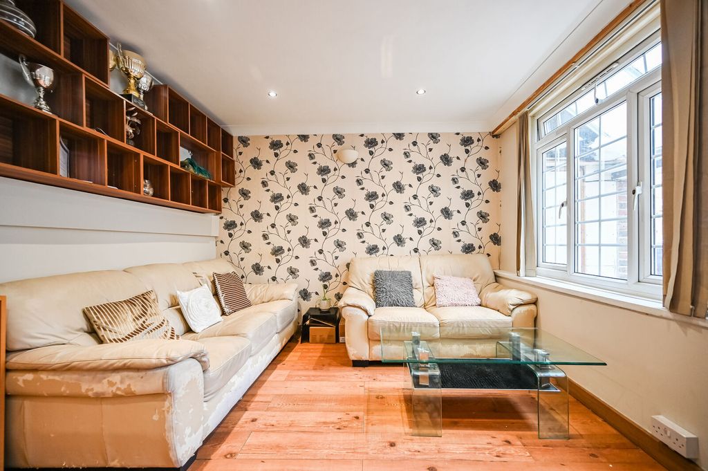 Property photo 1 of 19