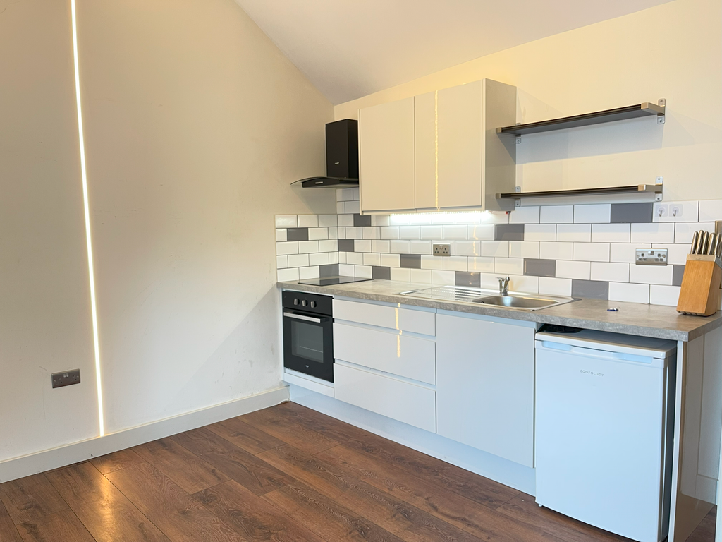 Property photo 2 of 7 Kitchen/ Lounge