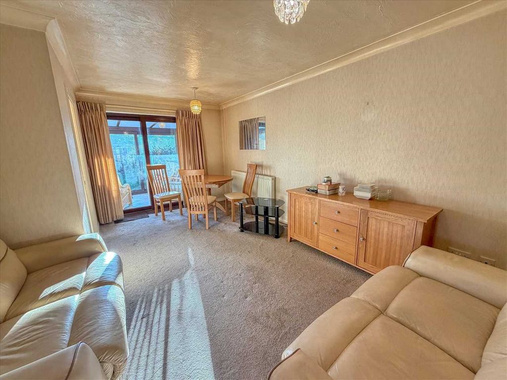 Property photo 2 of 13 Lounge