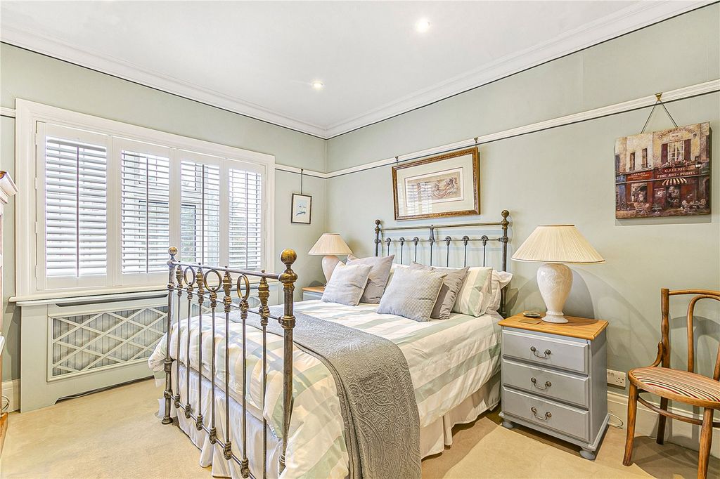 Additional image 15 of 6 bed detached house for salePark Avenue, Enfield EN1