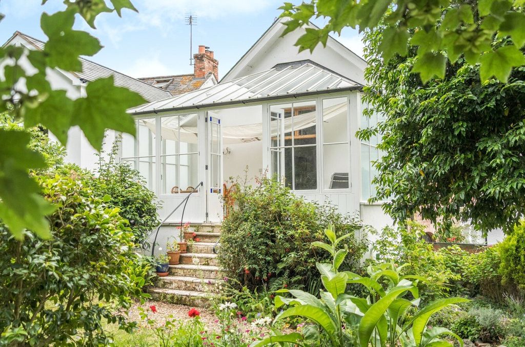 Property photo 3 of 17 Conservatory