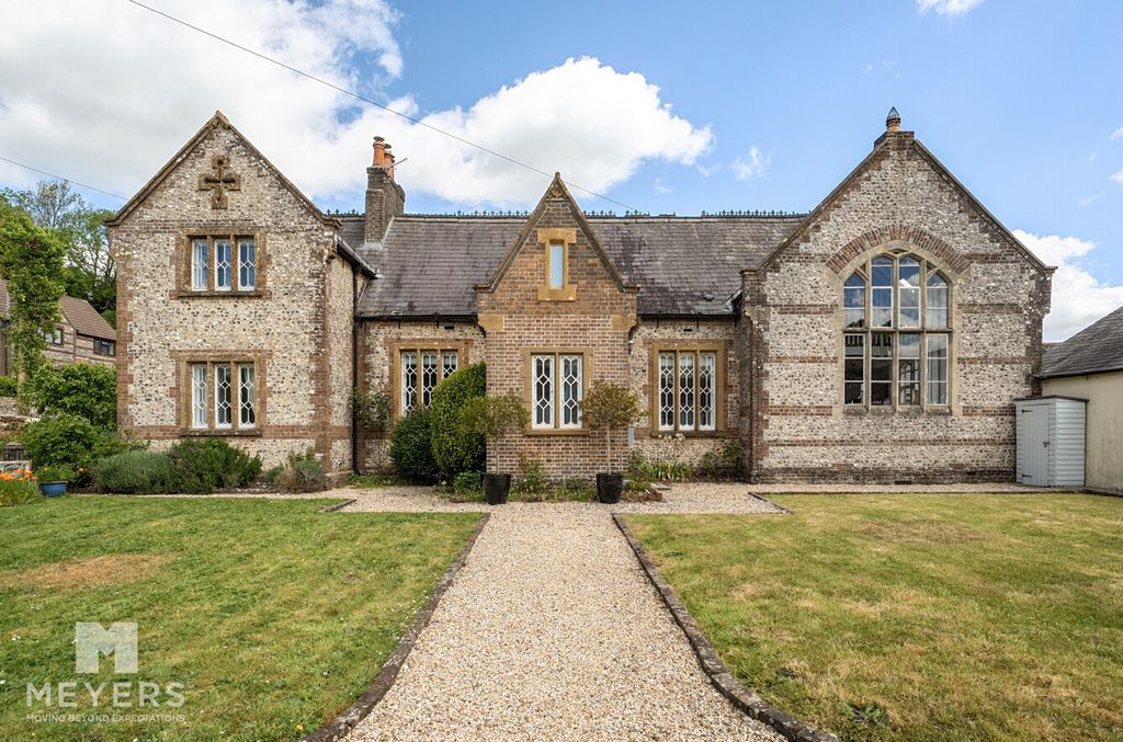 Property photo 1 of 19