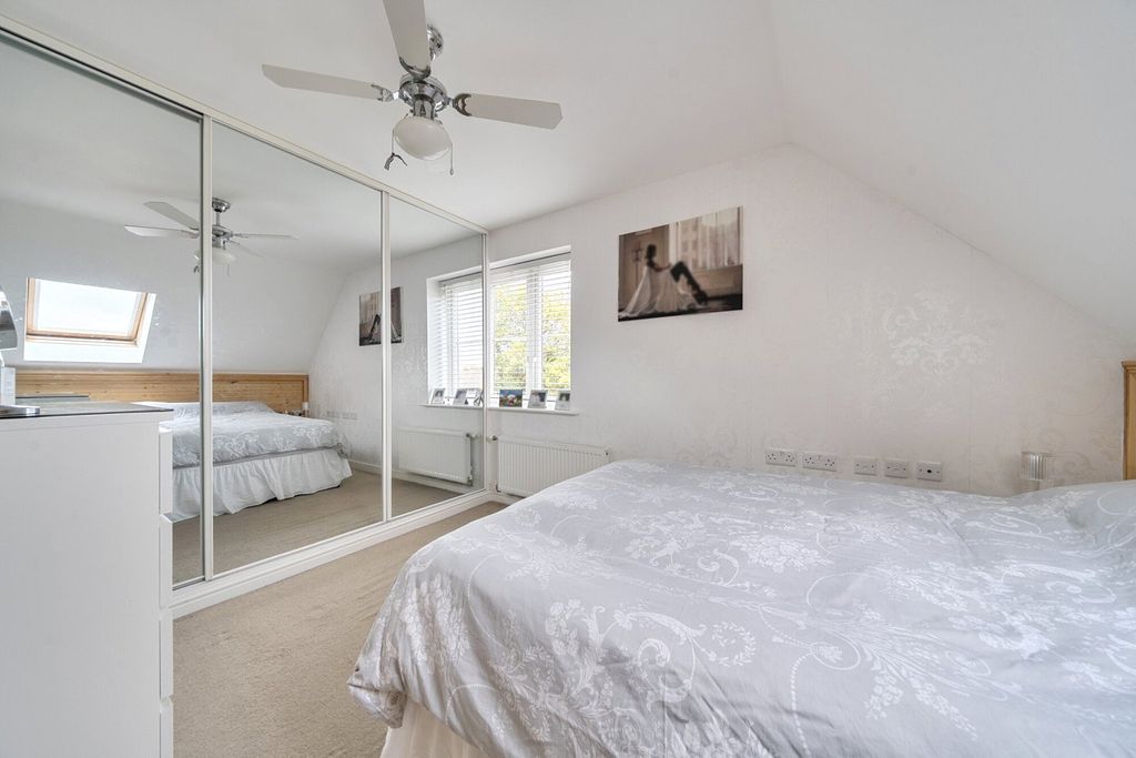 Property photo 3 of 17 1374872-1-6908A00...