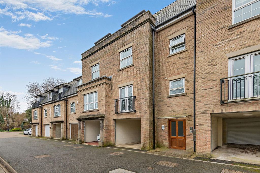 Property photo 1 of 18 Front External