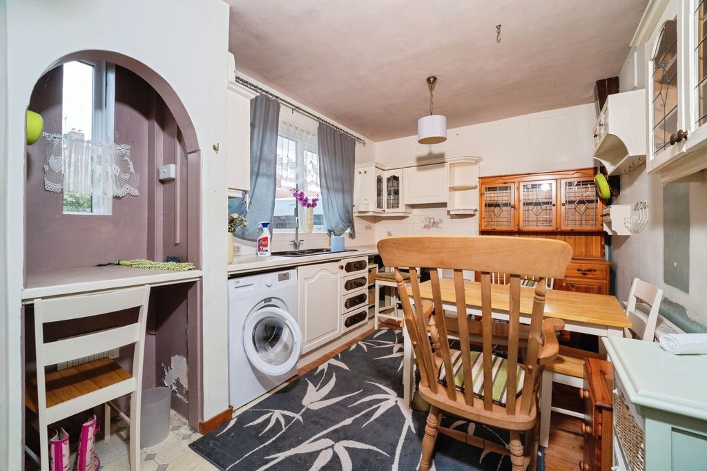 Property photo 3 of 12 Kitchen Diner