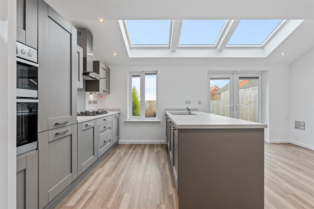 Property photo 3 of 25 Kitchen.Jpg