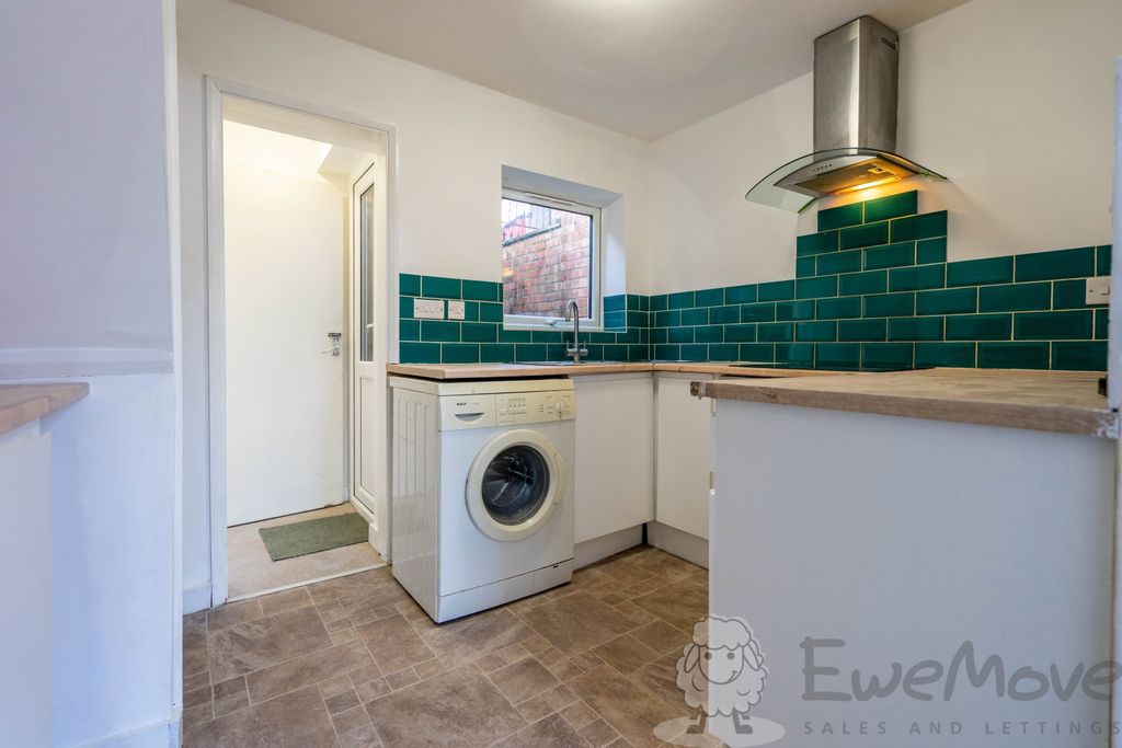 Property photo 2 of 8 Kitchen