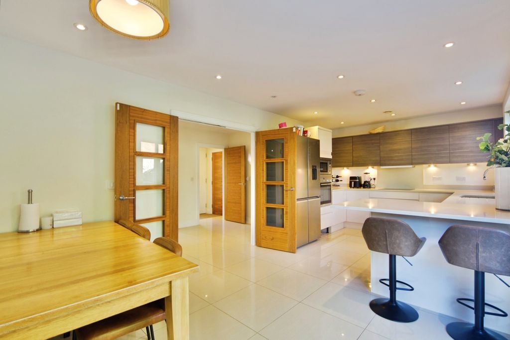 Property photo 2 of 19 Pbox-Img.Jpg