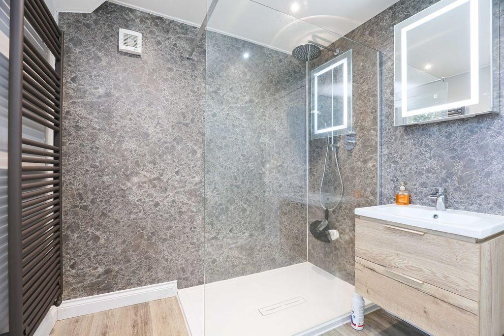 Property photo 3 of 15 Shower Room