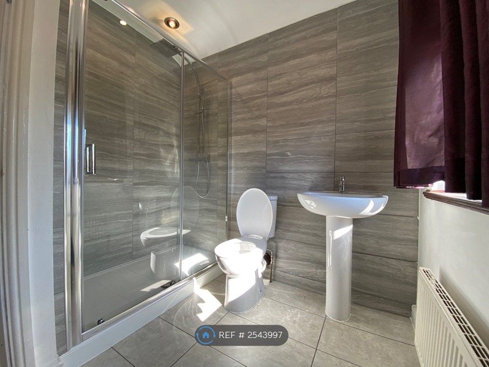 Property photo 2 of 12 Bathroom