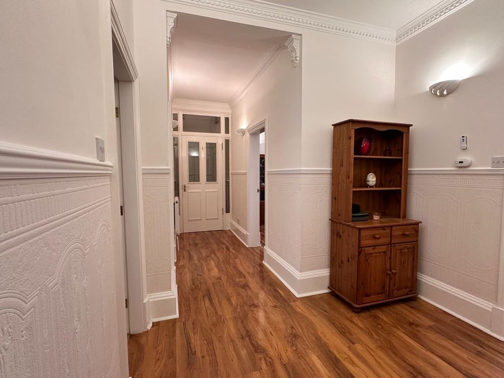 Property photo 2 of 27