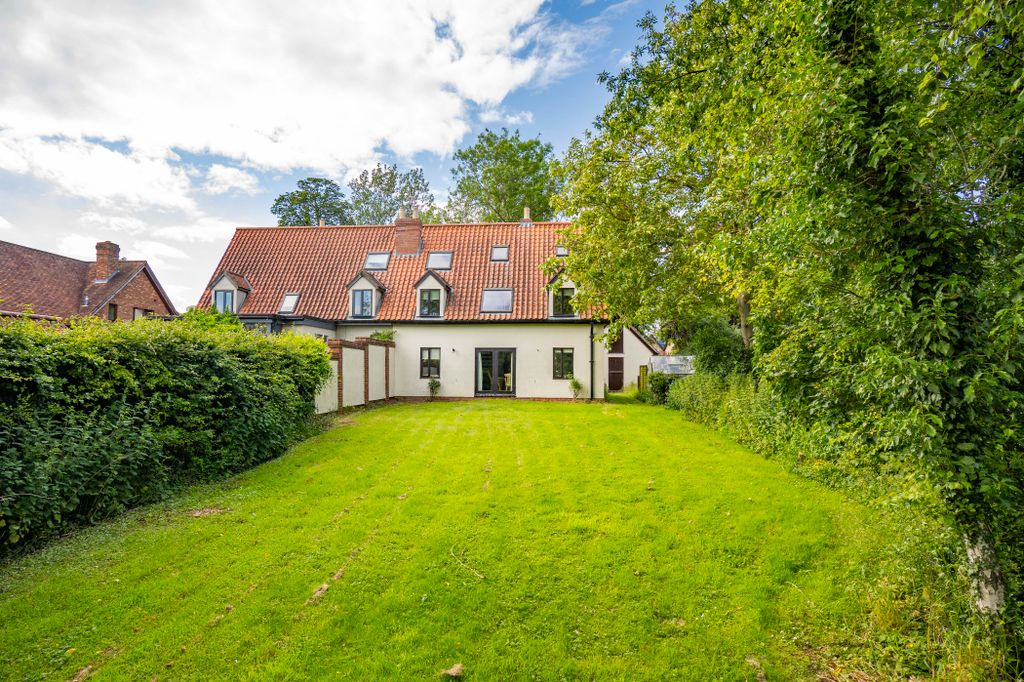 Property photo 2 of 18