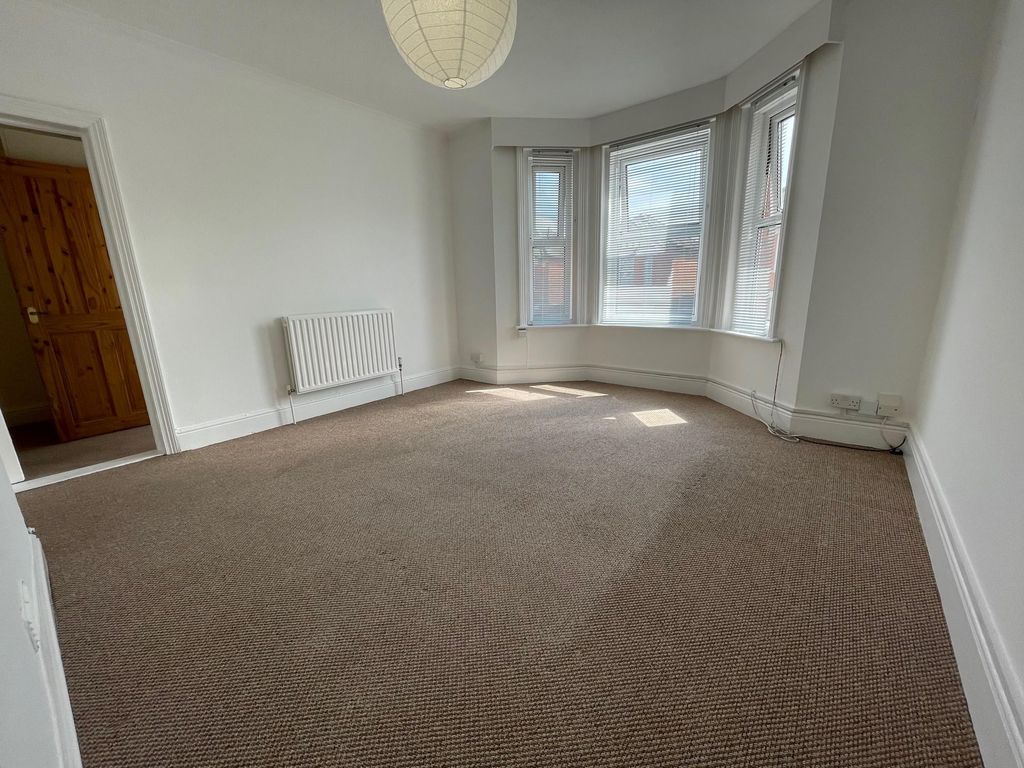 Property photo 3 of 14 Living Room