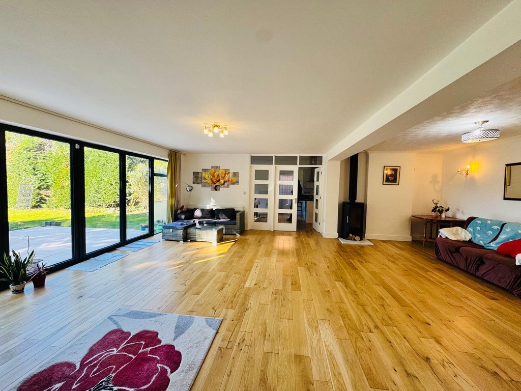 Property photo 2 of 25